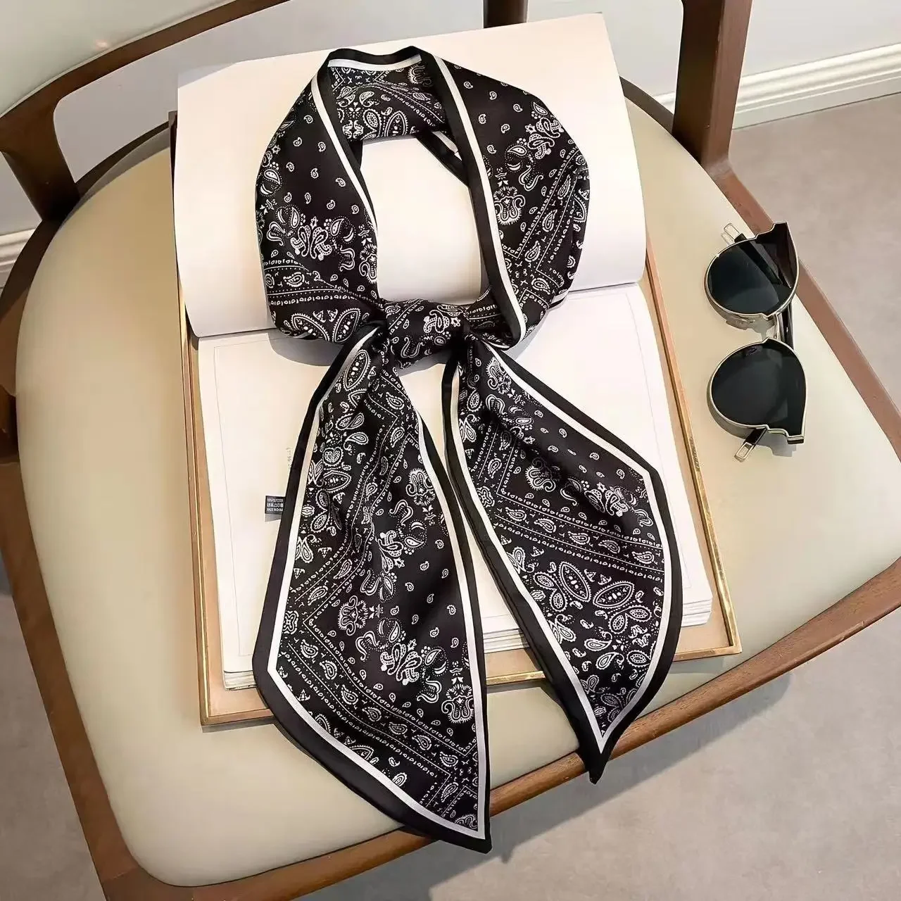 Luxury Bags For Travel - Wąski szalik z nadrukiem, w kratę,