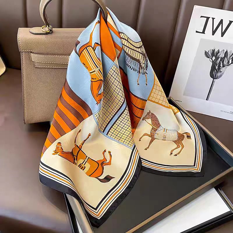 Luksusowa apaszka kwadratowa z – Luxury Bags For Travel recenzja i cena
