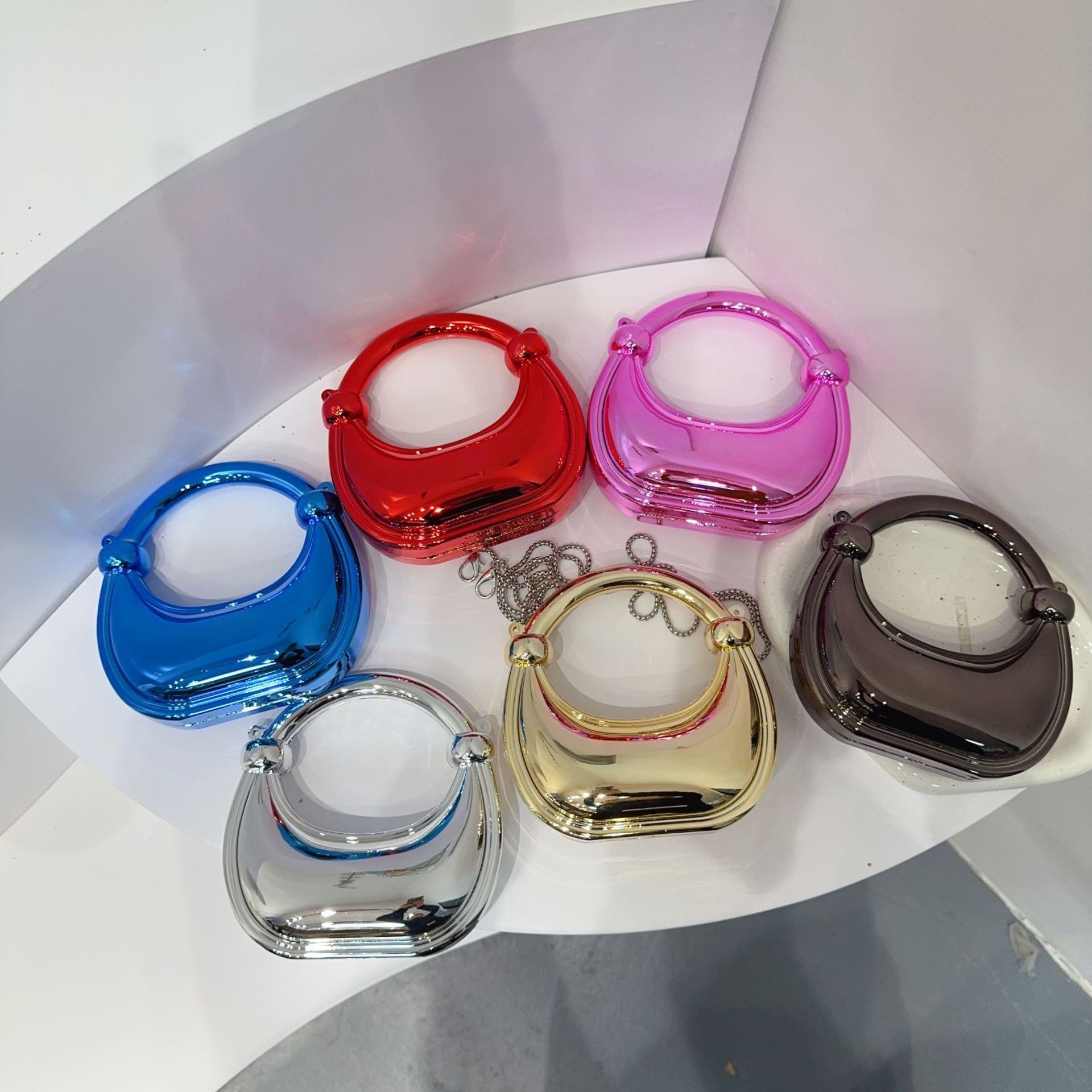 Mini złota torebka wieczorowa  – Luxury Bags Made recenzja i cena